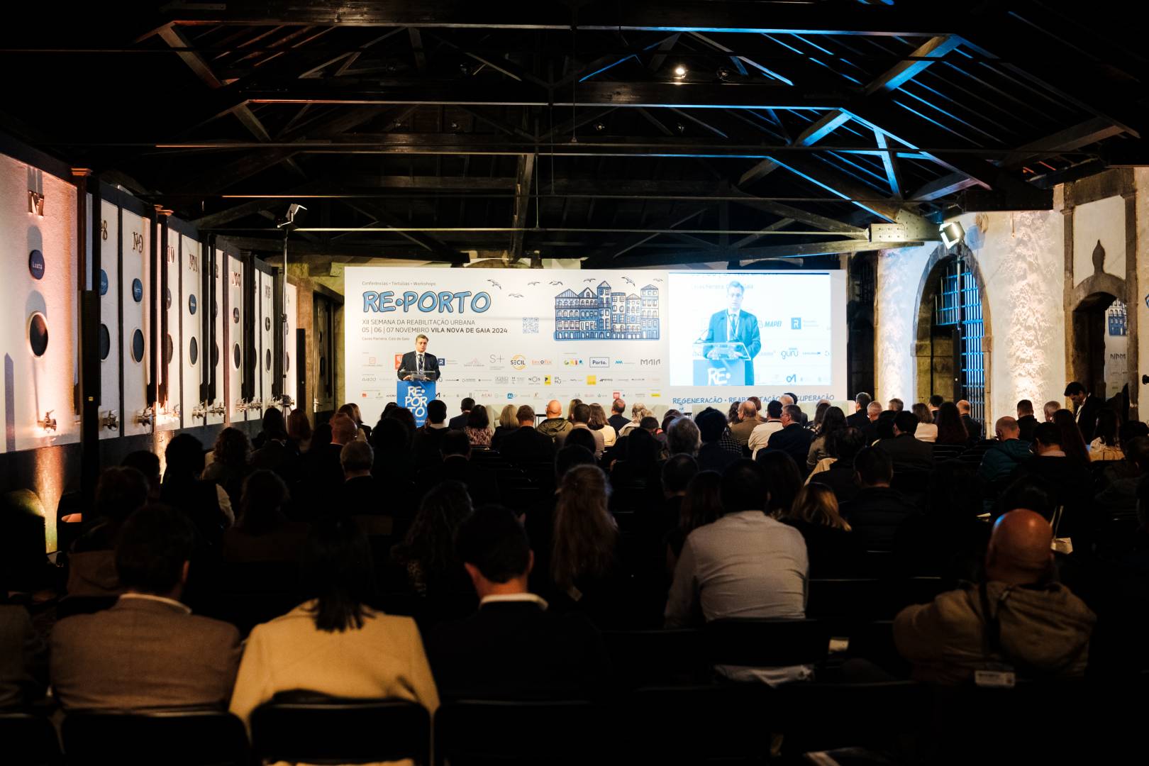 AGENDA URBANA presente na 12.ª edição da Semana da Reabilitação Urbana do Porto A AGENDA URBANA associou-se novamente à organização da 12.ª edição da Semana da Reabilitação Urbana do Porto, que se realizou de 5 a 7 de novembro, nas Caves Ferreira, em Vila Nova de Gaia.